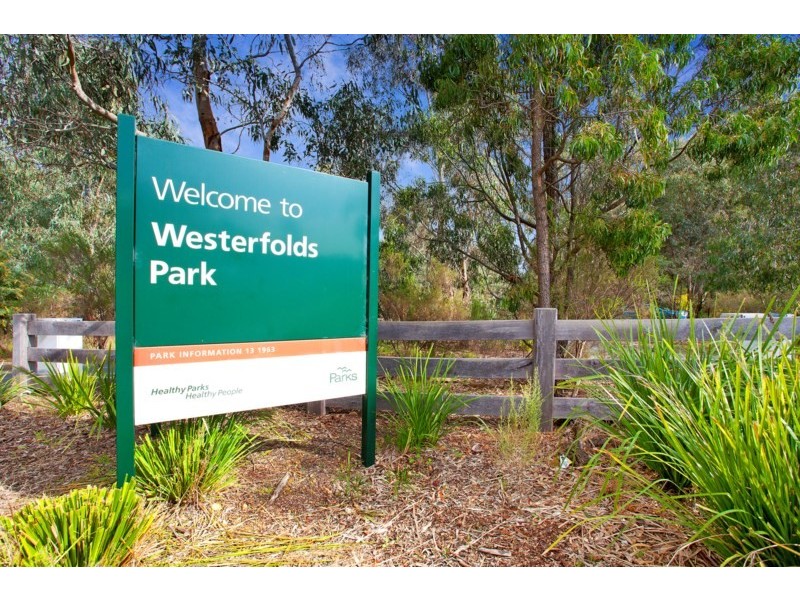 33 Waratah Drive, Templestowe Lower VIC 3107