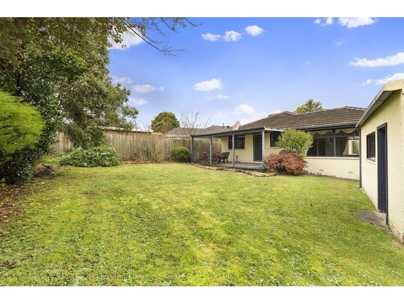 19 Banool Quadrant, Doncaster East VIC 3109