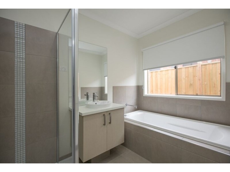 6 Lifford Walk, Lalor VIC 3075