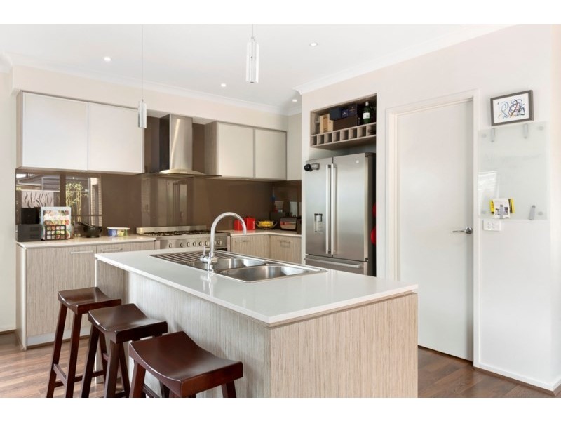 27 Clarendon Drive, Keysborough VIC 3173