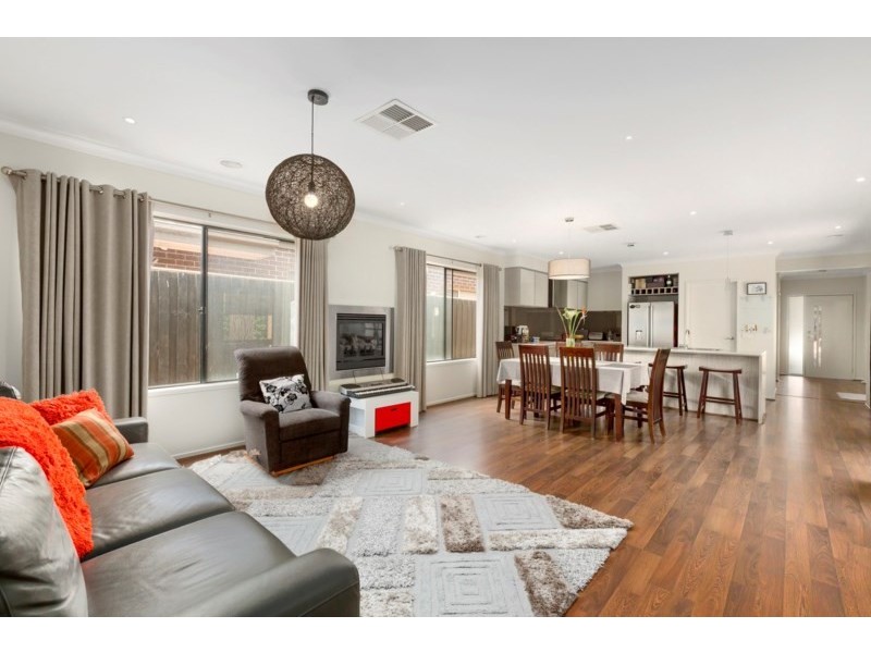 27 Clarendon Drive, Keysborough VIC 3173