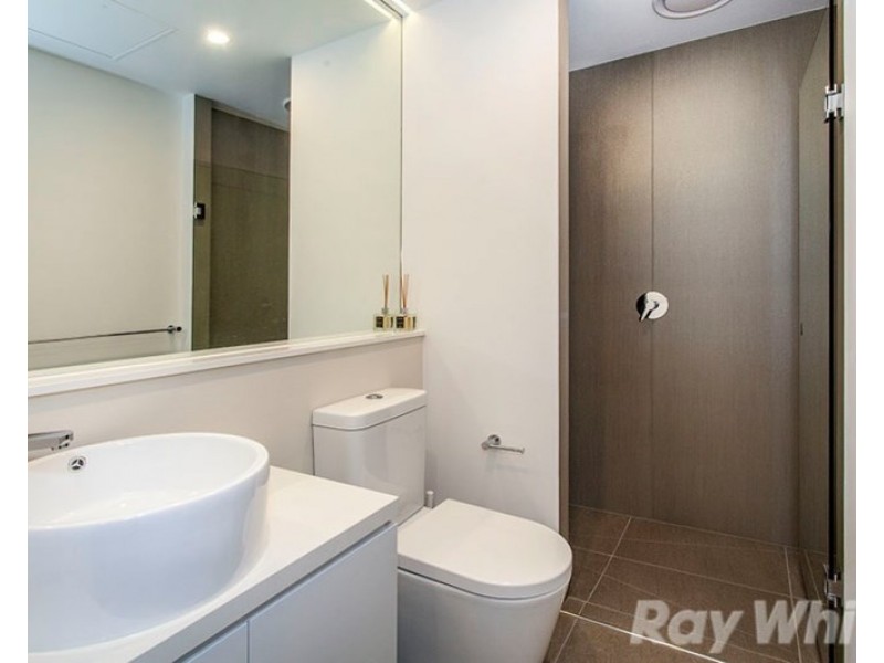 105/5 Sovereign Point Court, Doncaster VIC 3108