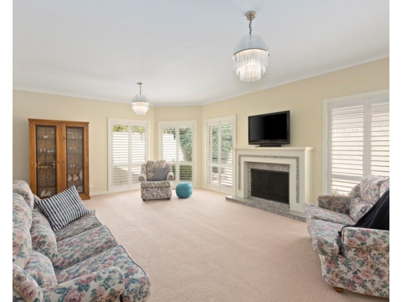 16 Monomeath Close, Doncaster East VIC 3109