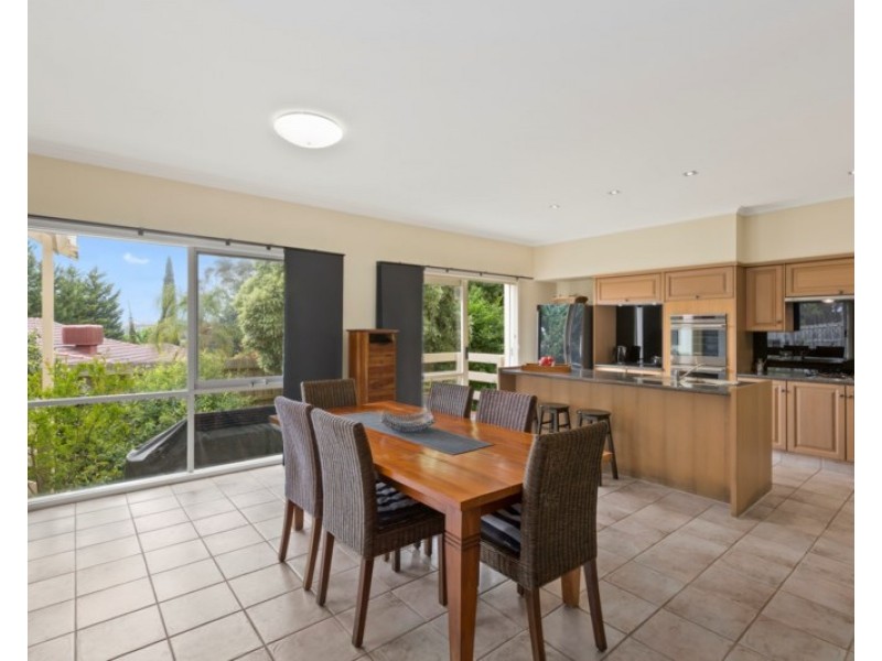 16 Monomeath Close, Doncaster East VIC 3109