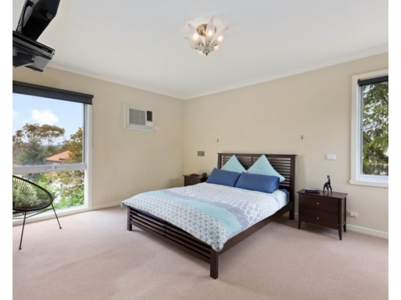 16 Monomeath Close, Doncaster East VIC 3109