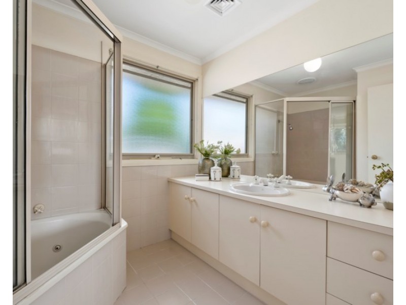 3 Refuge Close, Doncaster East VIC 3109