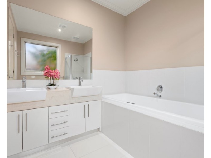 9 Halsbury Close, Doncaster East VIC 3109