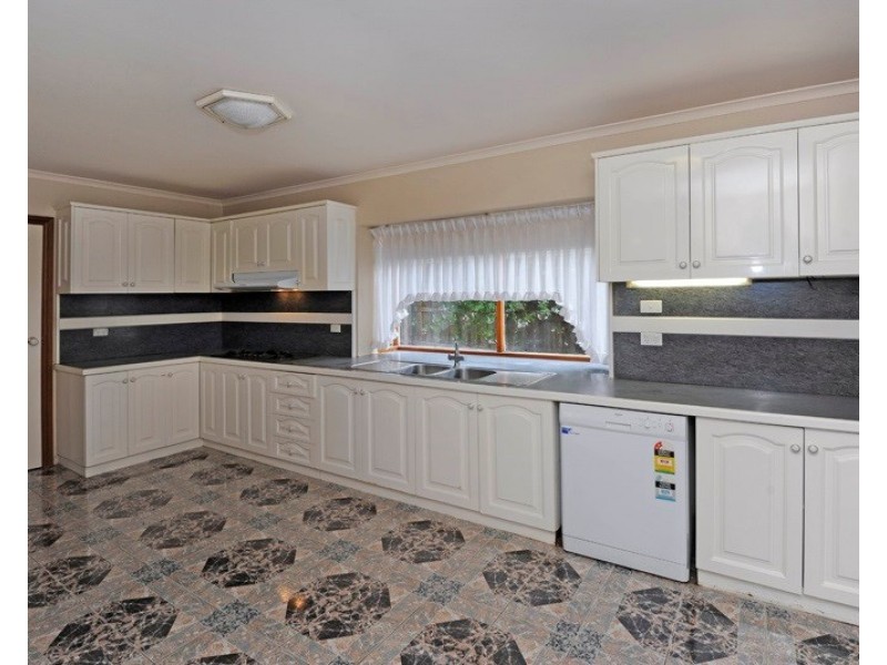 13 Wakefield Place, Templestowe VIC 3106