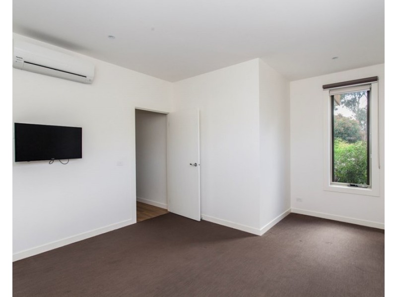 1/1 Derreck Avenue, Bulleen VIC 3105