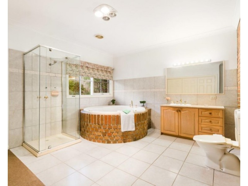 11 Lookover Road, Donvale VIC 3111