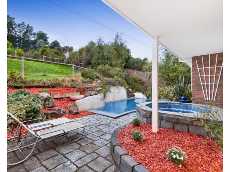 11 Lookover Road, Donvale VIC 3111