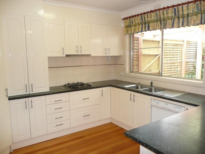 6 Rathmullen Quadrant, Doncaster VIC 3108