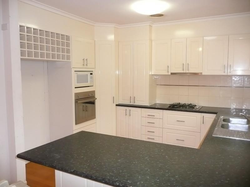 6 Rathmullen Quadrant, Doncaster VIC 3108