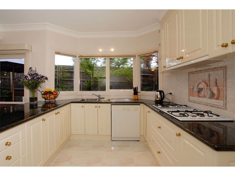 2/6 Janine Court, Doncaster East VIC 3109