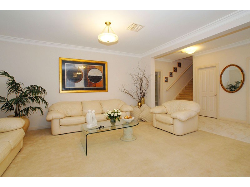 2/6 Janine Court, Doncaster East VIC 3109