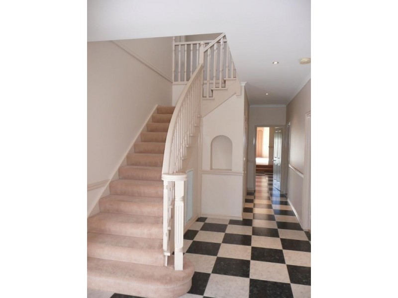 42 Tidcombe Crescent, Doncaster East VIC 3109