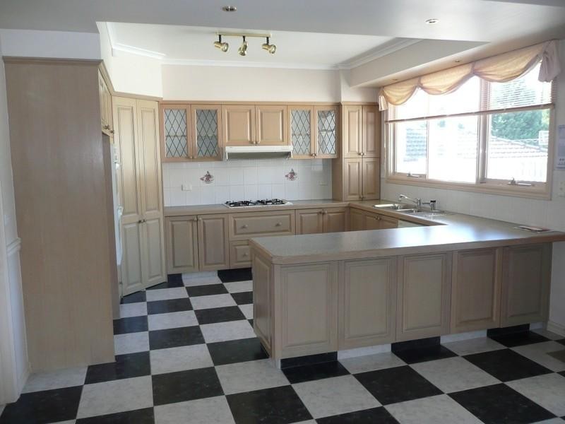 42 Tidcombe Crescent, Doncaster East VIC 3109