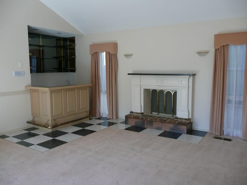 42 Tidcombe Crescent, Doncaster East VIC 3109