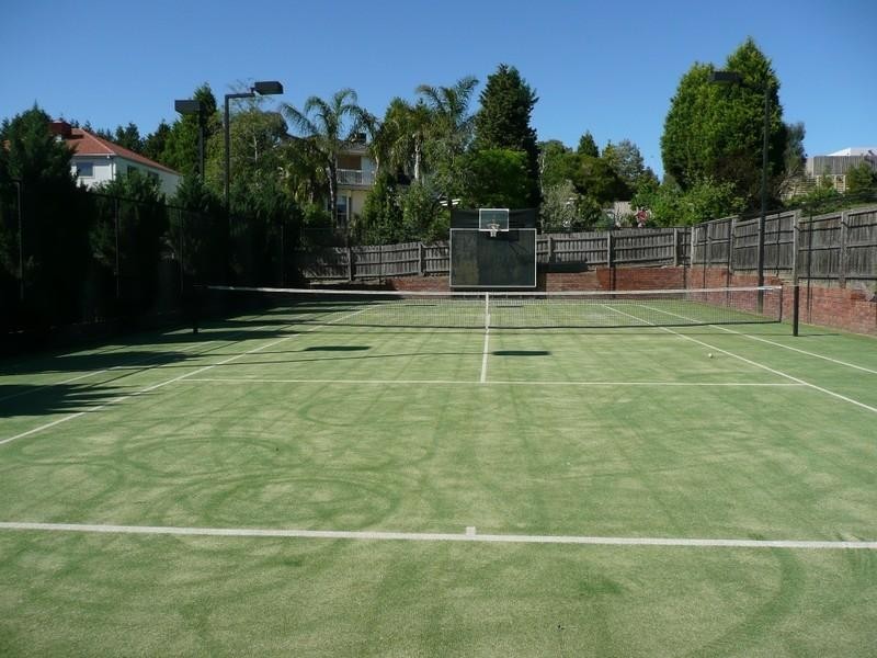 42 Tidcombe Crescent, Doncaster East VIC 3109