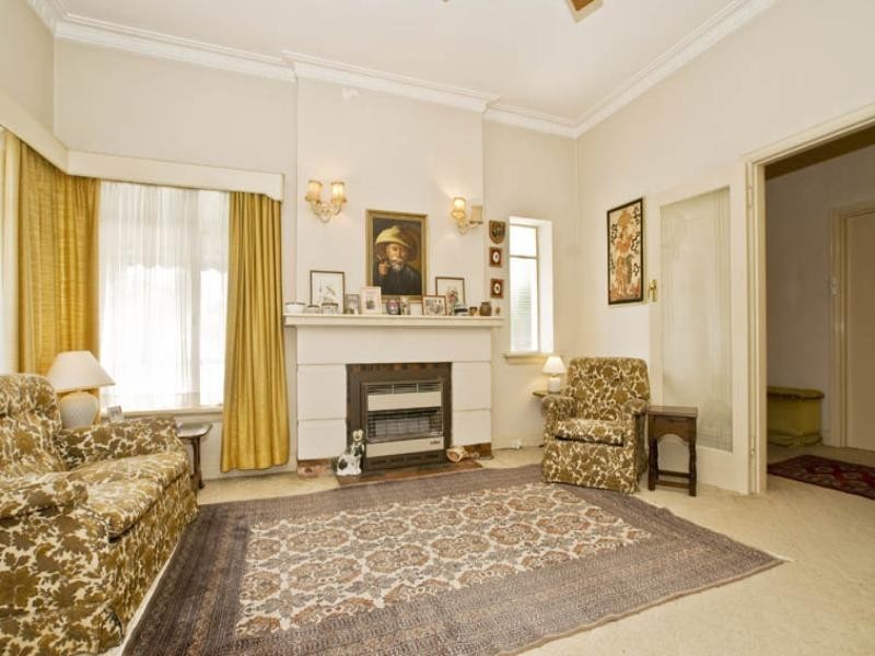 21 Sutherland Avenue, Kew East VIC 3102