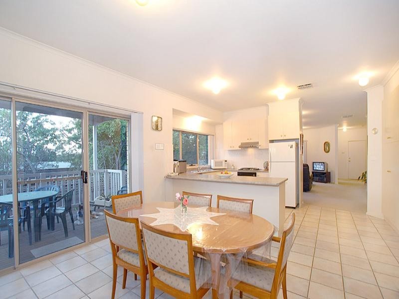 2/24 Westwood Drive, Bulleen VIC 3105