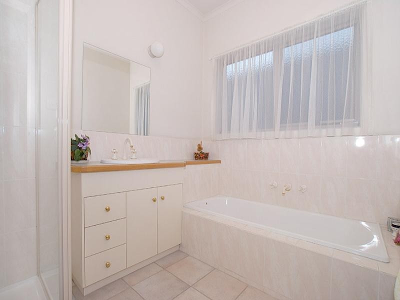 2/24 Westwood Drive, Bulleen VIC 3105