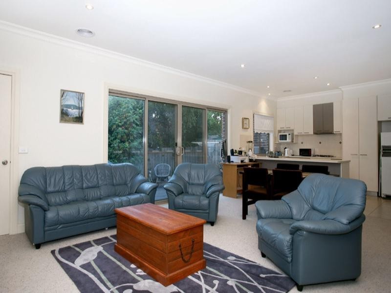 1/13 Hedge End Road, Mitcham VIC 3132