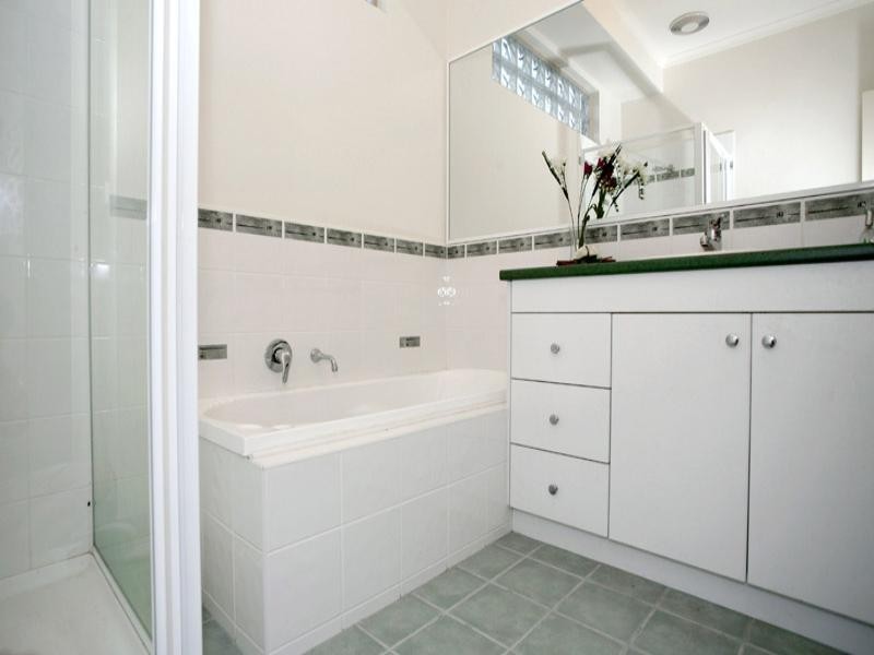 1/13 Hedge End Road, Mitcham VIC 3132