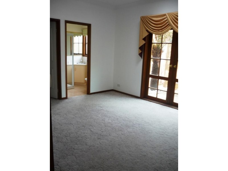 8 Cromwell Drive, Rowville VIC 3178