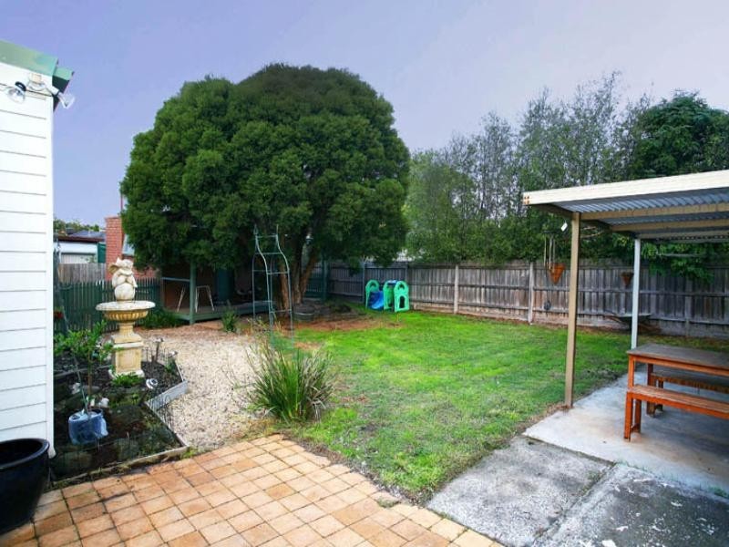 23 Hedge End Road, Mitcham VIC 3132