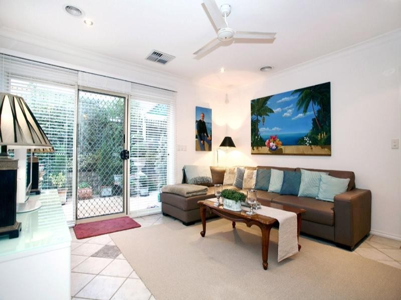 2/25 Maxia Road, Doncaster East VIC 3109