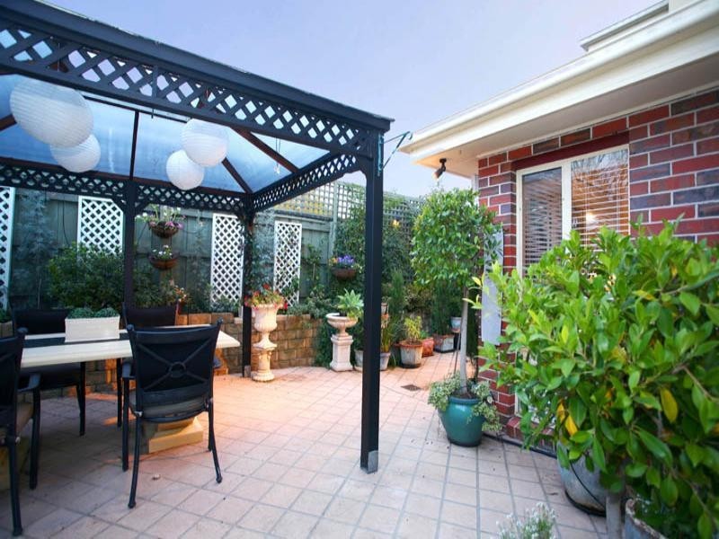 2/25 Maxia Road, Doncaster East VIC 3109