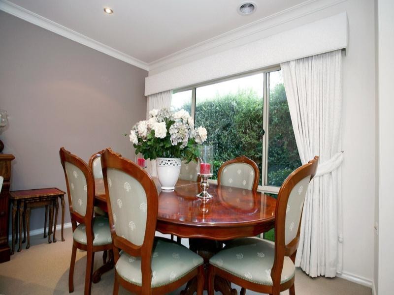 2/25 Maxia Road, Doncaster East VIC 3109