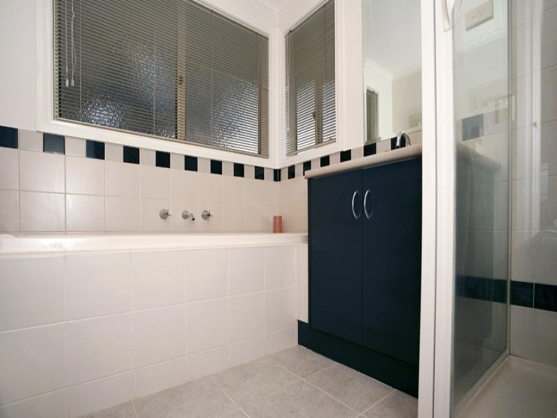 2/25 Maxia Road, Doncaster East VIC 3109