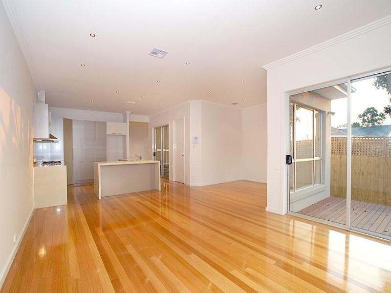 5 Pine Way, Doncaster East VIC 3109