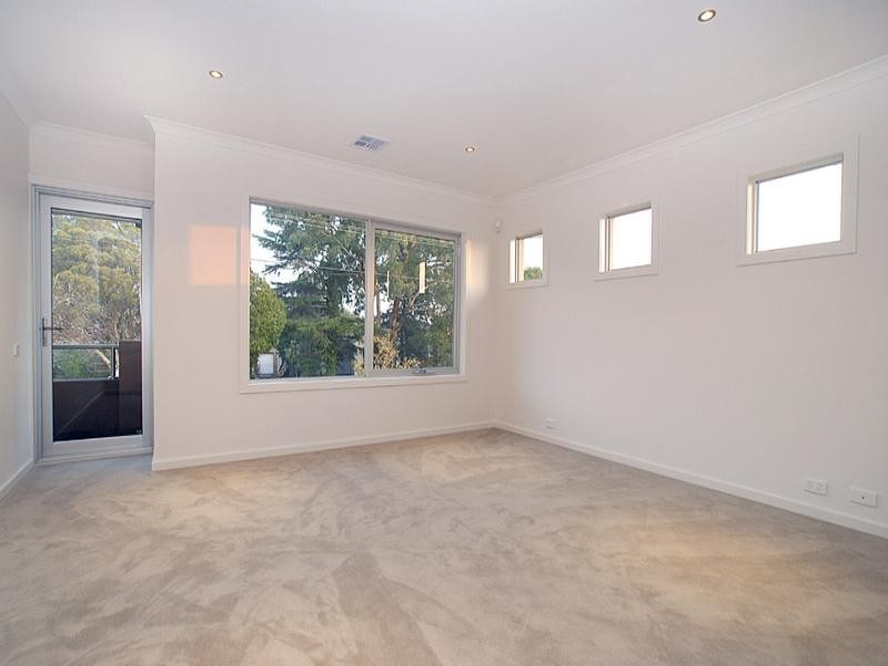 5 Pine Way, Doncaster East VIC 3109