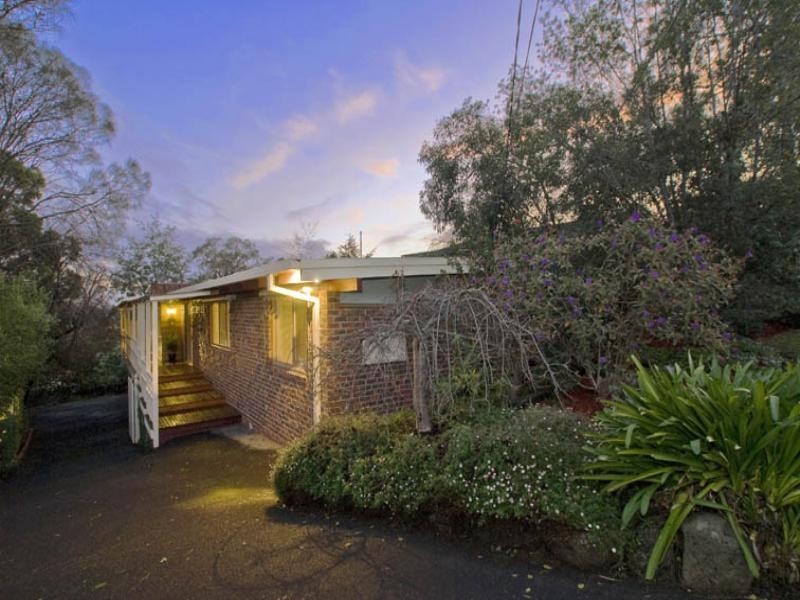 6 Baradine Road, Mooroolbark VIC 3138