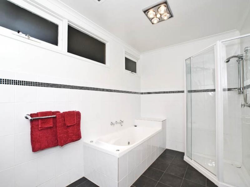 6 Baradine Road, Mooroolbark VIC 3138