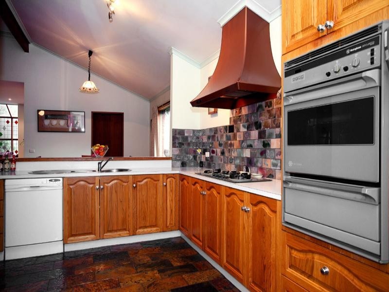 51 Rosemary Avenue, Croydon Hills VIC 3136