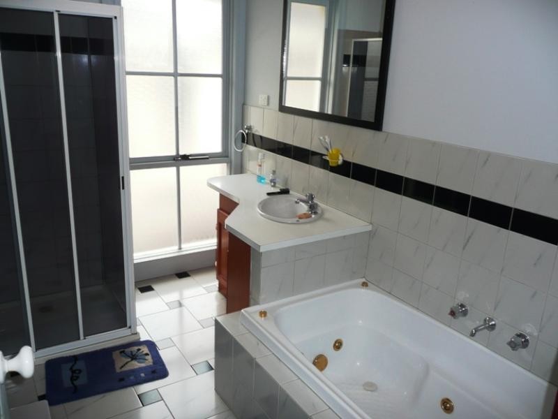 2/1 Mcleod Street, Doncaster VIC 3108