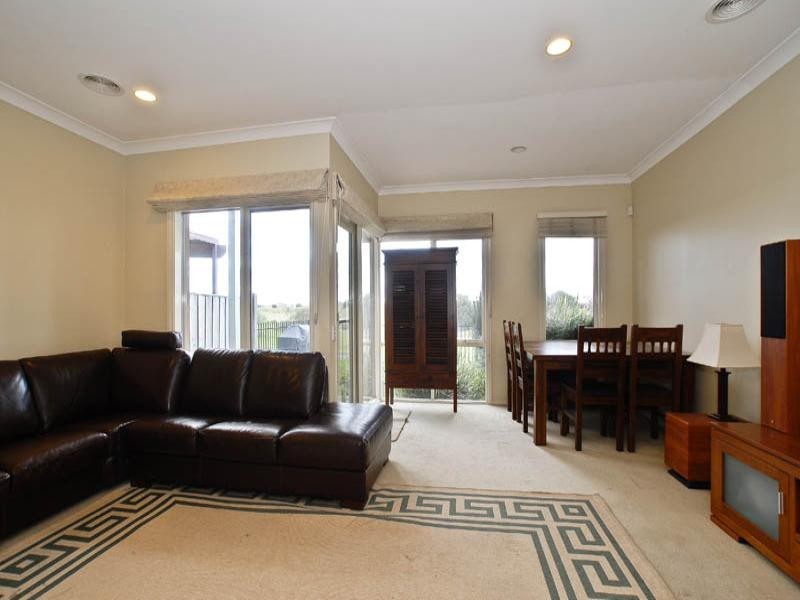 10/1 Greg Norman Drive, Werribee VIC 3030