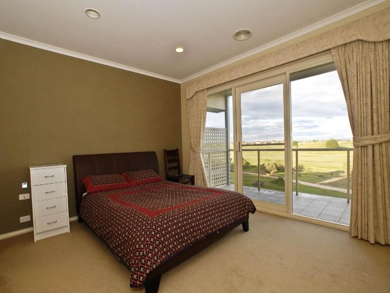 10/1 Greg Norman Drive, Werribee VIC 3030