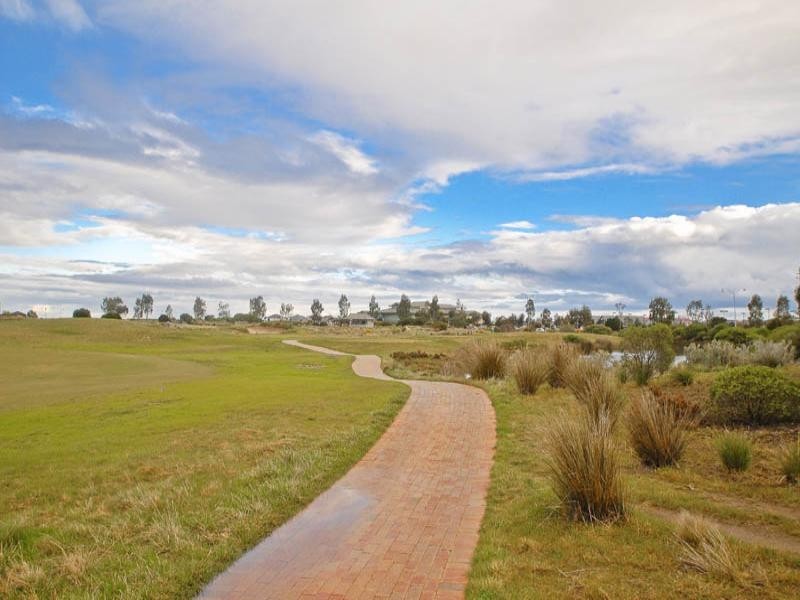 10/1 Greg Norman Drive, Werribee VIC 3030