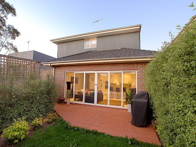 2/16 Powers Street, Donvale VIC 3111