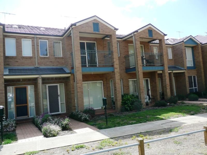 6 Lancewood Walk, South Morang VIC 3752