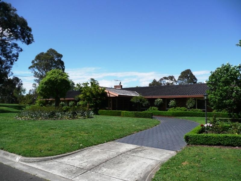 1 Orchard Rise, Park Orchards VIC 3114