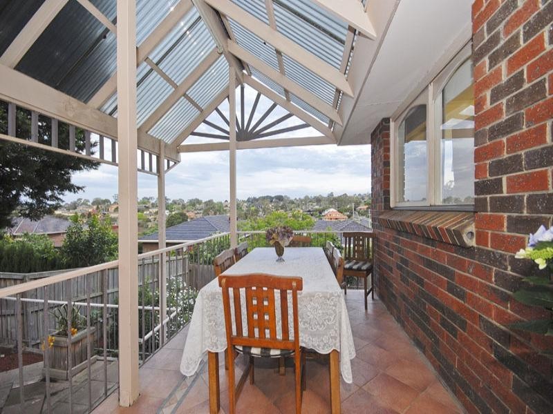 8 Cavendish Drive, Templestowe Lower VIC 3107