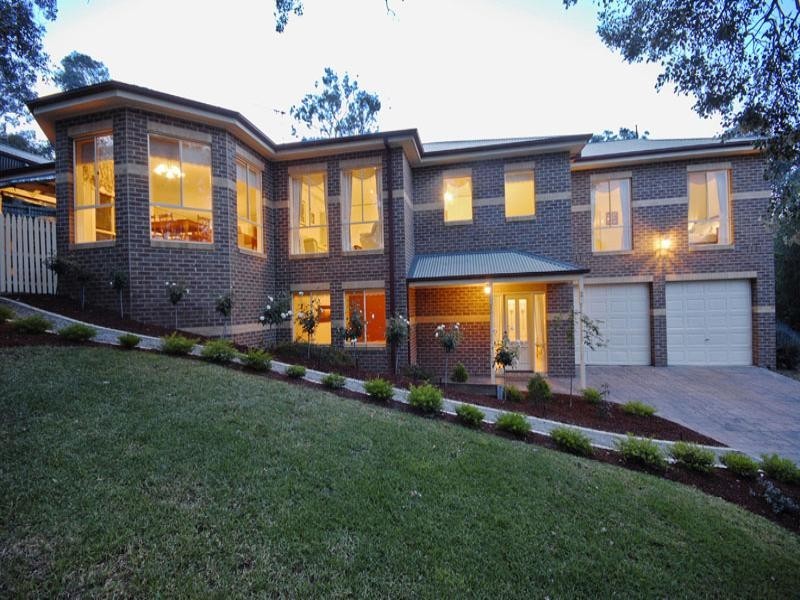 House 2/70 Banks Road, Eltham North VIC 3095