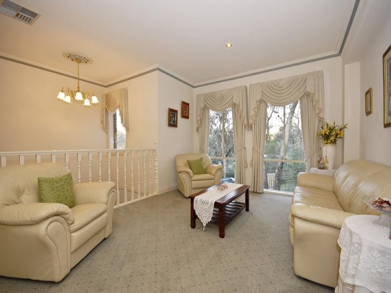 House 2/70 Banks Road, Eltham North VIC 3095