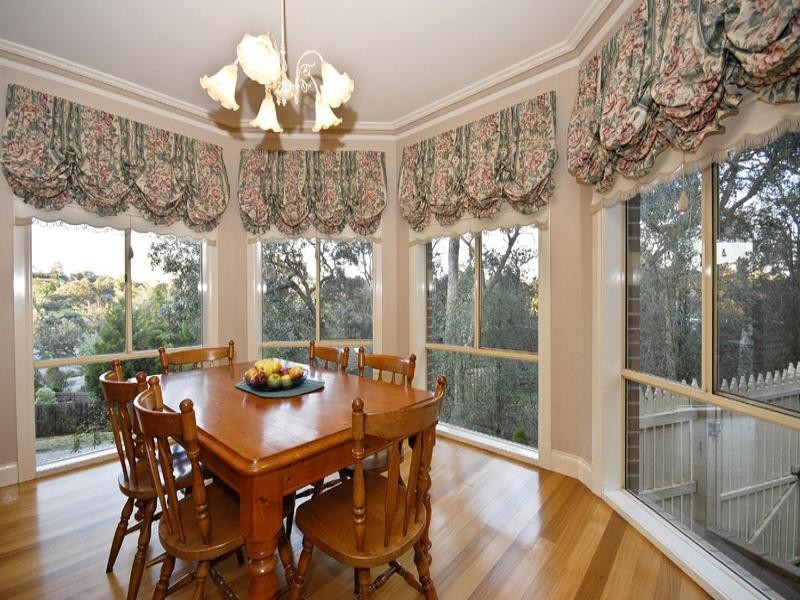 House 2/70 Banks Road, Eltham North VIC 3095